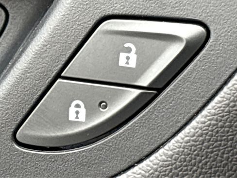 Used 2022 Chevrolet Equinox LS w/ LS Convenience Package image 26