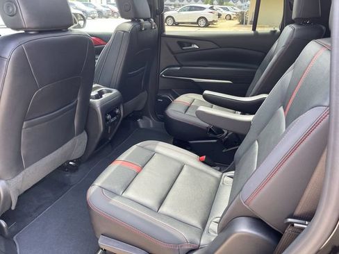Used 2024 Chevrolet Traverse RS AWD/4WD image 13