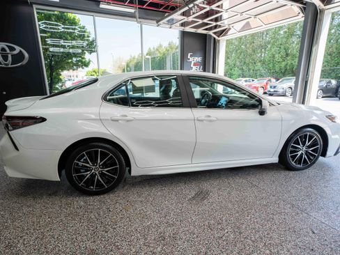 Used 2022 Toyota Camry SE image 4