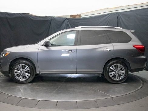 Used 2019 Nissan Pathfinder SV image 9