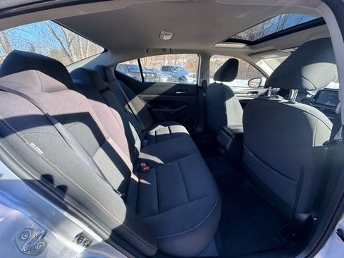 Used 2022 Nissan Altima 2.5 SV w/ SV Premium Package image 13