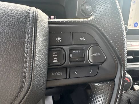 Used 2025 Toyota Tacoma SR5 AWD/4WD image 10