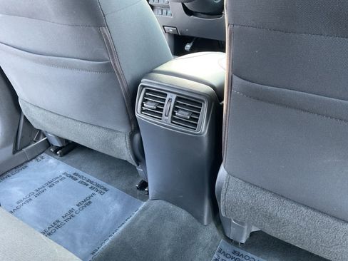 Used 2020 Nissan Rogue S image 31