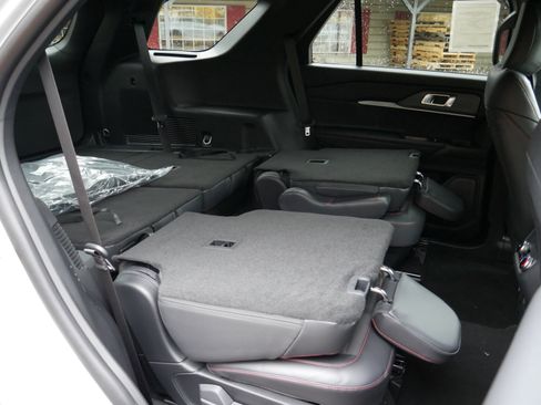 New 2026 Ford Explorer ST-Line w/ ST-Line Street Pack image 34