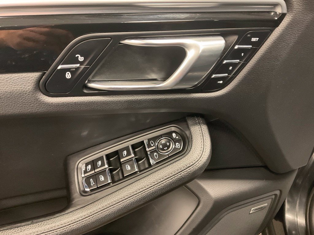 Used 2018 Porsche Macan AWD/4WD image 20