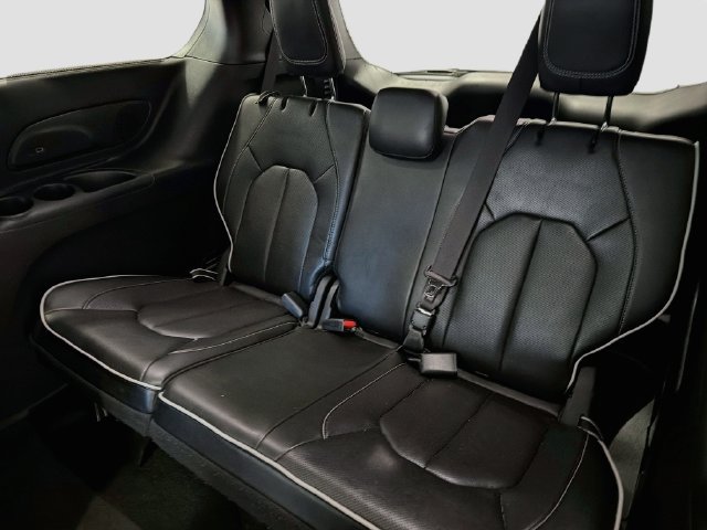 Used 2025 Chrysler Pacifica Limited FWD image 23