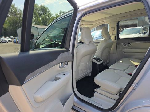 Certified 2023 Volvo XC90 T8 Plus AWD/4WD image 18