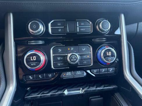 Used 2023 GMC Yukon Denali RWD image 36