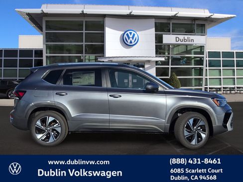 New 2025 Volkswagen Taos SE image 3