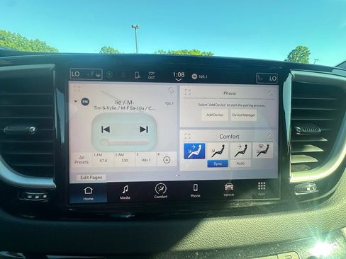 Used 2023 Chrysler Pacifica Touring-L FWD image 20