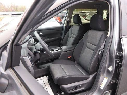 Used 2024 Nissan Rogue SV image 8