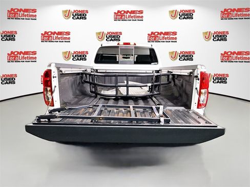 Used 2020 Nissan Frontier SV image 16