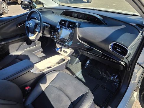 Used 2017 Toyota Prius Four Touring w/ Carpet Mat Package image 9