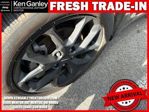 Used 2024 Chrysler Pacifica Limited w/ S Appearance Package AWD/4WD image 5