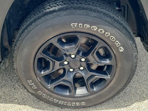 Used 2022 Jeep Cherokee Latitude w/ Sun & Sound Group AWD/4WD image 9