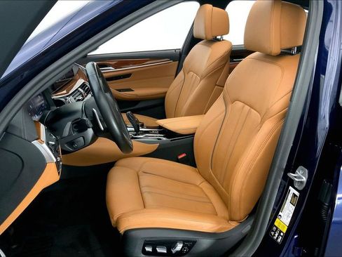 Used 2023 BMW M550i xDrive w/ Executive Package image 13