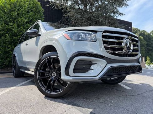 Used 2024 Mercedes-Benz GLS 580 4MATIC image 8