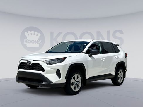 Used 2022 Toyota RAV4 LE AWD/4WD image 1
