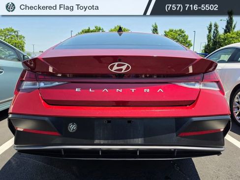 Used 2024 Hyundai Elantra SEL w/ Convenience Package FWD image 5