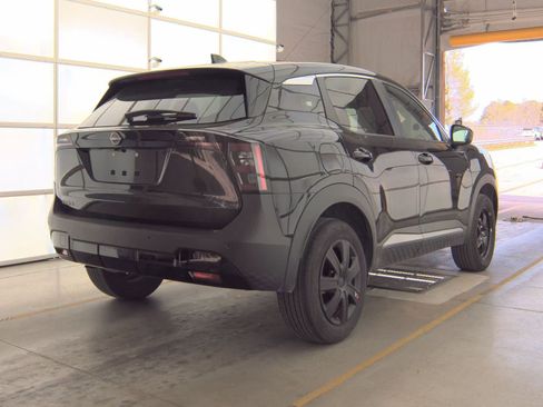 Used 2025 Nissan Kicks SV image 6