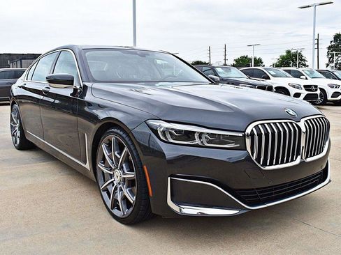 Used 2022 BMW 740i RWD image 15