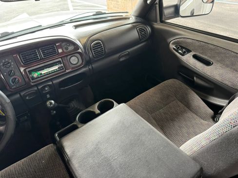 Used 2001 Dodge Ram 3500 Truck 4x4 Quad Cab image 32