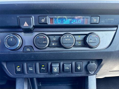 Used 2021 Toyota Tacoma TRD Sport w/ TRD Premium Sport Package AWD/4WD image 16