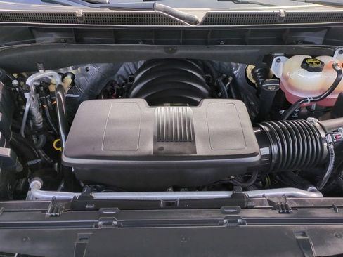 Certified 2025 Cadillac Escalade ESV Luxury image 18