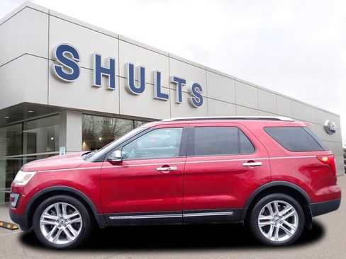 Used 2017 Ford Explorer XLT w/ Equipment Group 202A image 2