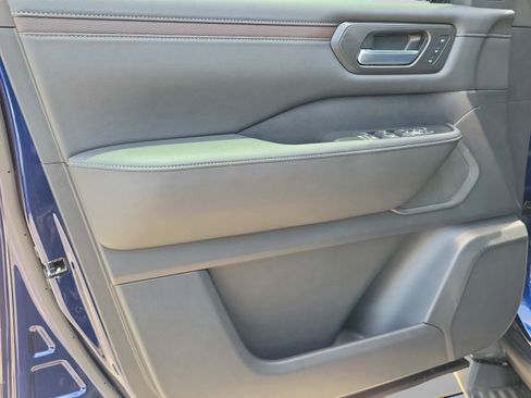 New 2025 Nissan Armada SL w/ Captain's Chari Seat Package image 22