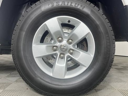 Used 2017 RAM 1500 Express AWD/4WD image 10