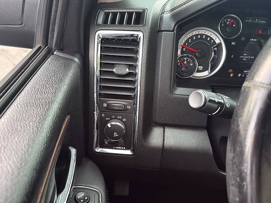 Used 2017 RAM 1500 Laramie w/ Convenience Group AWD/4WD image 29