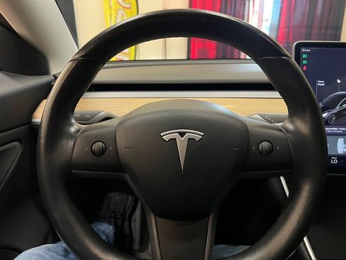 Used 2019 Tesla Model 3 Standard Range image 19