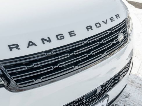 Used 2024 Land Rover Range Rover Sport SE image 16