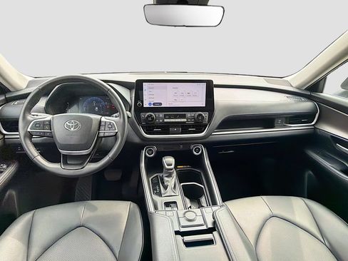 Used 2024 Toyota Grand Highlander FWD image 16
