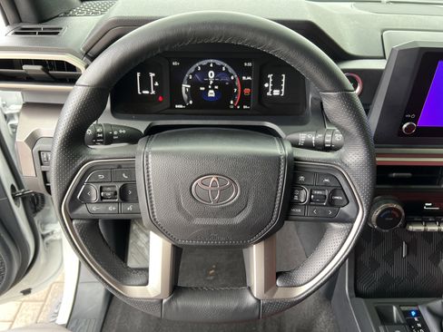 Used 2025 Toyota 4Runner SR5 image 18