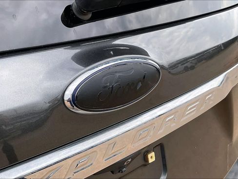 Used 2016 Ford Explorer XLT w/ Equipment Group 202A AWD/4WD image 30