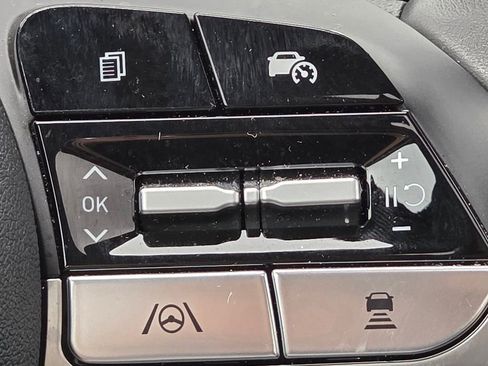 Used 2025 Hyundai Elantra SEL FWD image 14