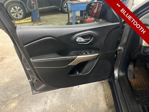 Used 2018 Jeep Cherokee High Altitude w/ Luxury Group image 12