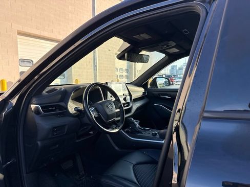 Used 2021 Toyota Highlander XSE AWD/4WD image 8