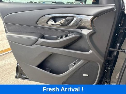 Used 2023 Chevrolet Traverse High Country FWD image 13