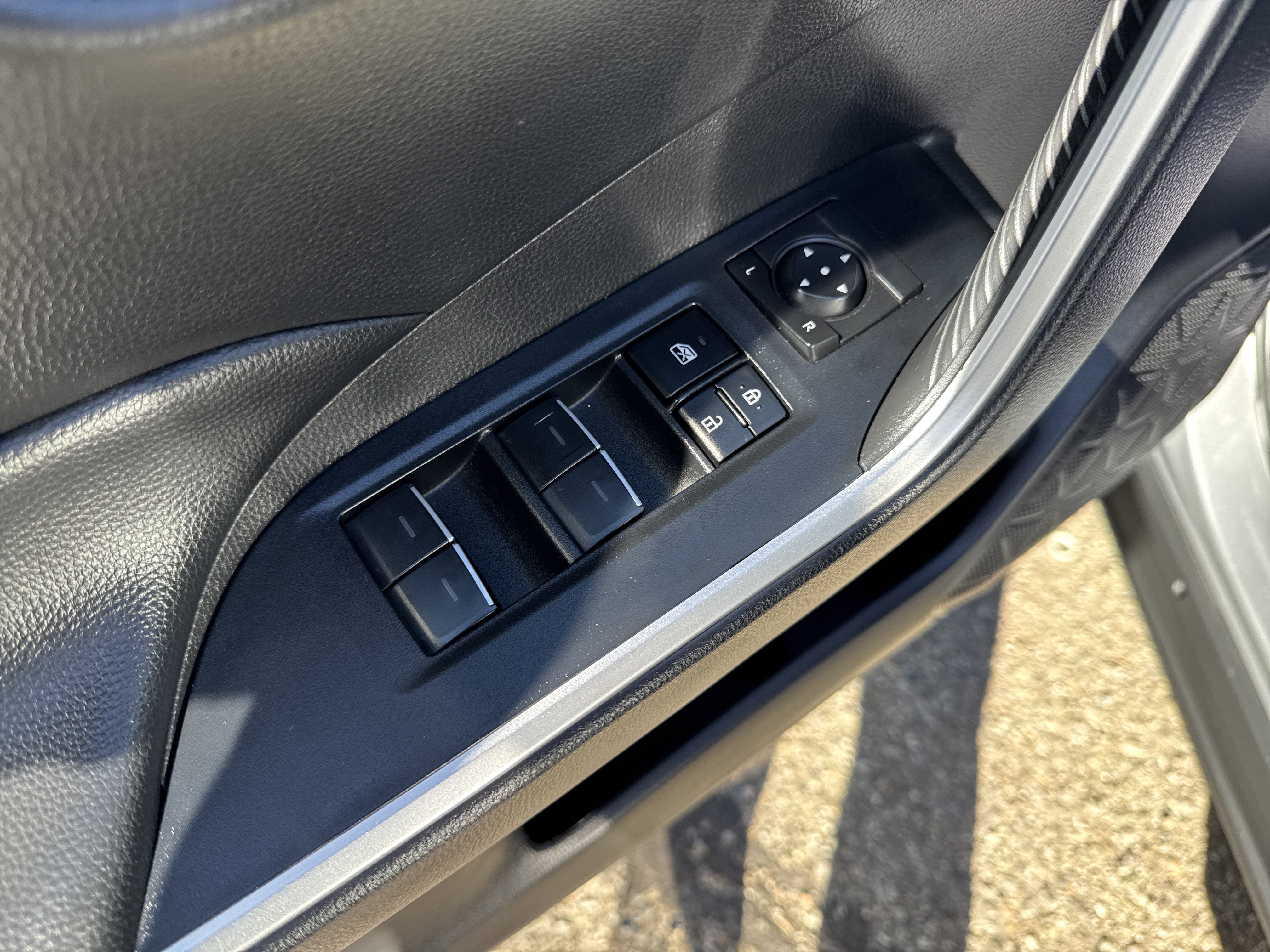 Used 2025 Toyota RAV4 XLE FWD image 18