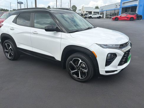 Used 2022 Chevrolet TrailBlazer RS image 2