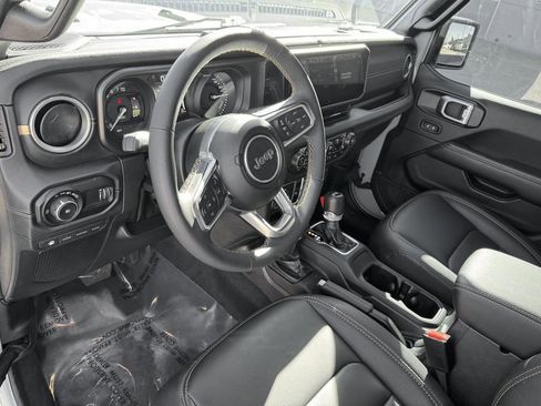Used 2024 Jeep Wrangler Unlimited Sahara w/ Technology Group image 15