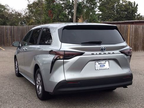 Used 2024 Toyota Sienna LE image 7