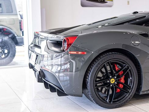 Used 2018 Ferrari 488 GTB Base image 14