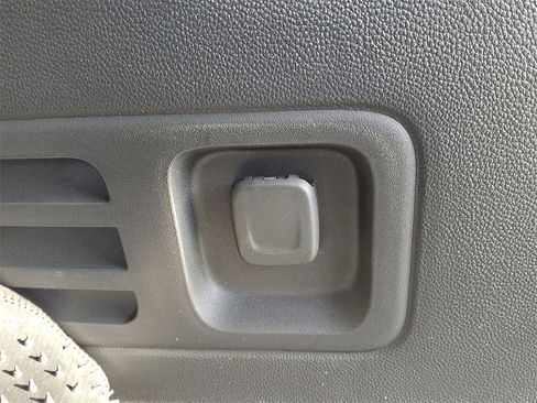 Used 2023 Chevrolet Traverse RS image 33