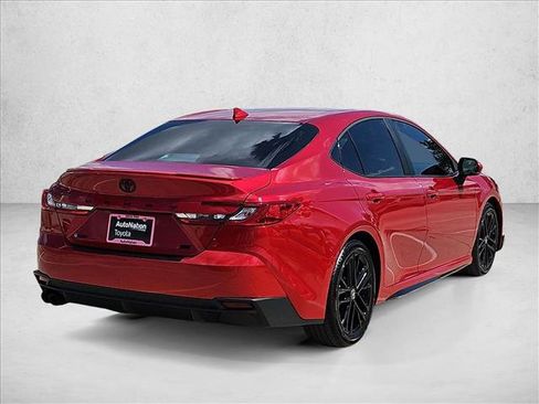 Used 2025 Toyota Camry SE image 5