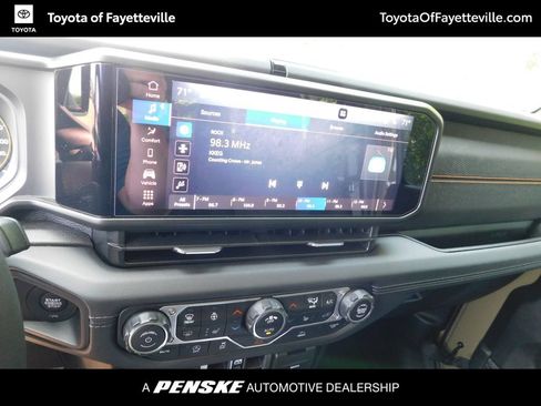 Used 2025 Jeep Gladiator Mojave w/ Convenience Group AWD/4WD image 6