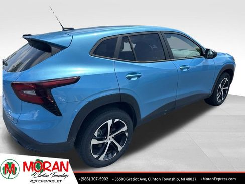 Used 2025 Chevrolet Trax RS w/ Driver Confidence Package FWD image 4